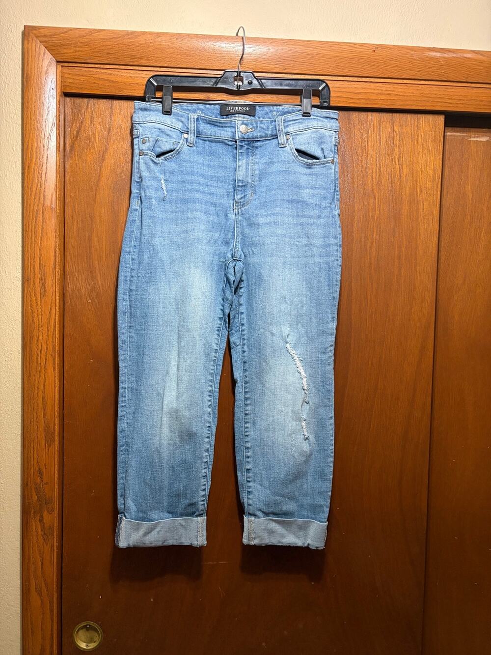 Liverpool Los Angeles The Crop Jeans 12/31 Light Wash Distressed Cuffed Denim